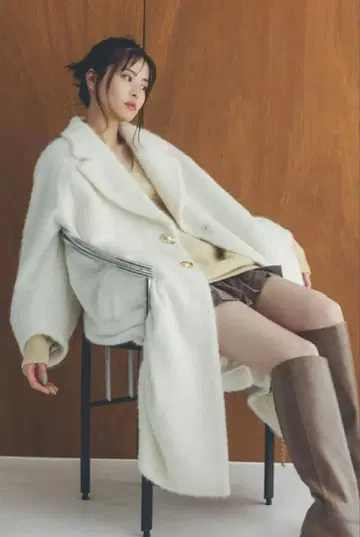 SNIDEL 화이트 샤기 롱 코트 2024 겨울