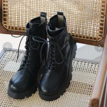 레이스업 미들 부츠 블랙