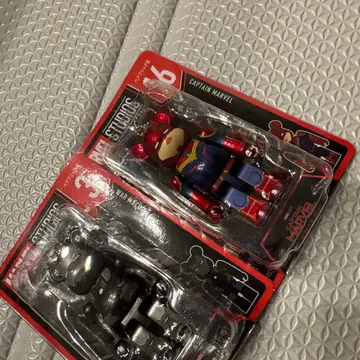 큐브릭 베어브릭 캡틴 마블 & 아이언맨