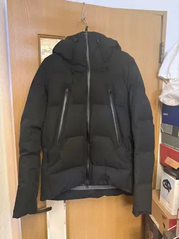 데상트 올테라인 미즈사와 다운 마운티니어 블랙 L 사이즈