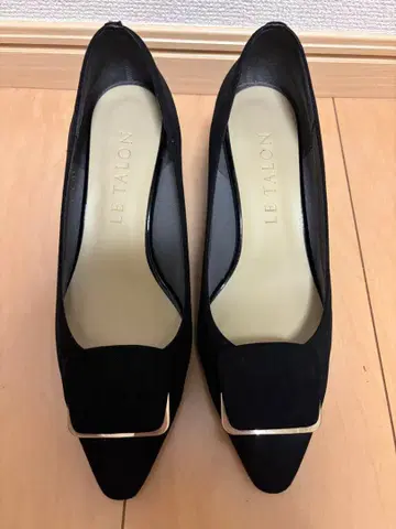 LE TALON 루탈론 플레이트 모티브 펌프스