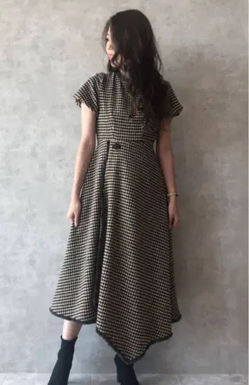 하운드투스 패턴 반팔 원피스