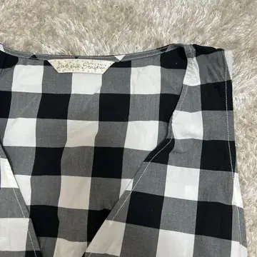 체크 무늬 슬리브리스 무릎 기장 원피스