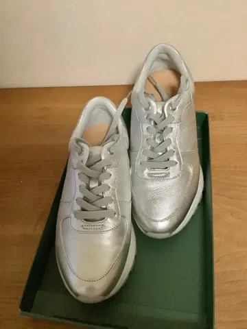 리갈 REGAL 실버 가죽 스니커즈 여성용