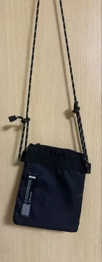 숄더백 블랙 컬러 작음!