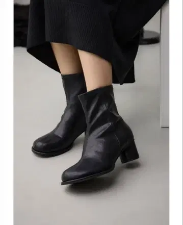 아줄바이마우지 라운드토 숏부츠