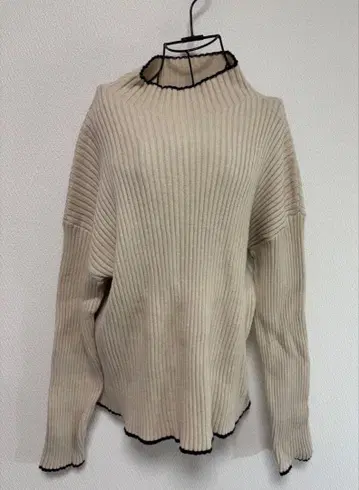 [ FREAK'S STORE ] 베이지 리브 하이넥 스웨터