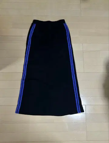 IN THE MARKET 맨투맨 타이트 스커트