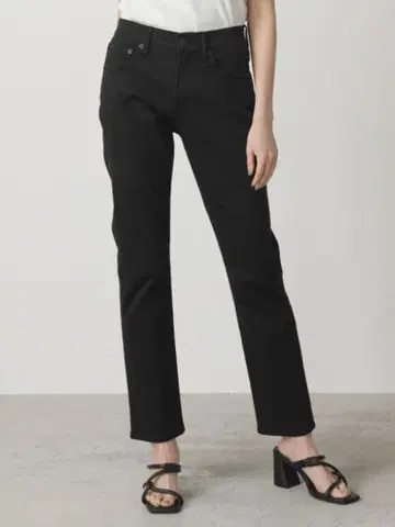 라스트 새상품 아줄바이마우지 라이트 데님 슬림 스트레이트 S 블랙