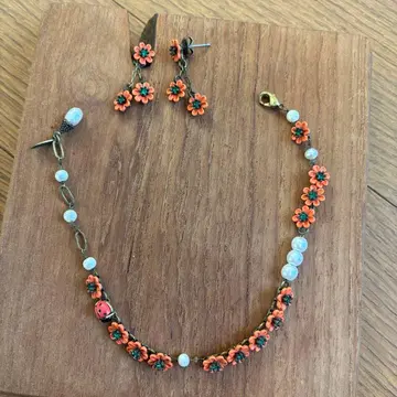 레네이드 오렌지 꽃 모티브 귀걸이와 팔찌