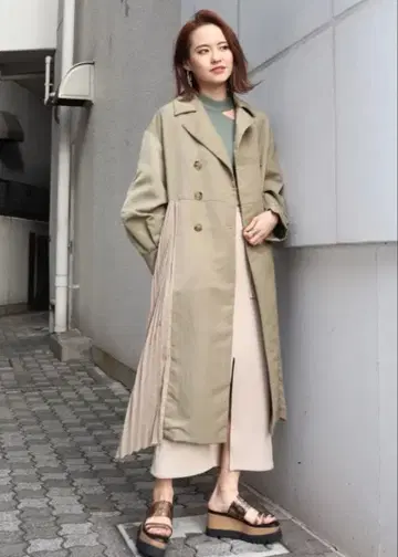 MURUA 무루아 사이드 플리츠 코트