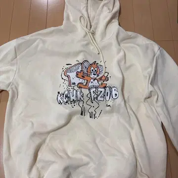 애니메이션 캐릭터 프린트 후드티 크림색