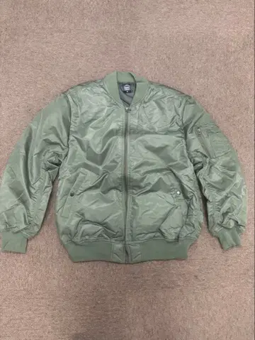 유나이티드 애슬레 새상품 MA-1 자켓 충전솜 M 바디 컬러 OD