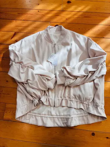 베이지 집업 자켓 드로우 스트링 포함