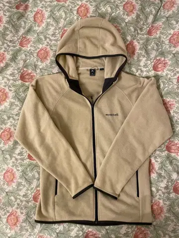 새상품급 몽벨 후드 부착 베이지 플리스 자켓