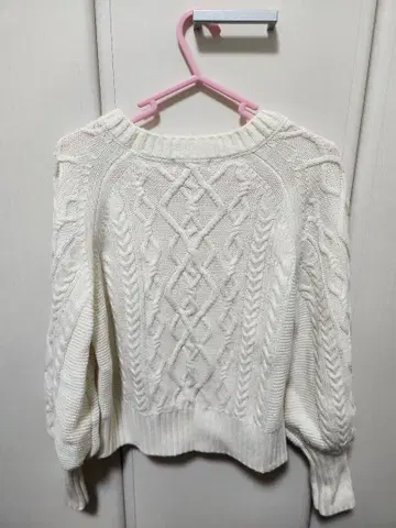 [ 새상품급 ] 내추럴 뷰티 베이직 니트 화이트 상의