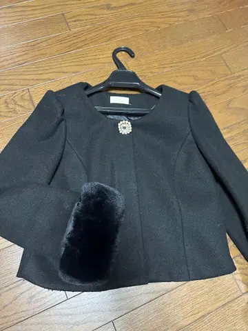 노카라 자켓 블랙 비쥬 부착