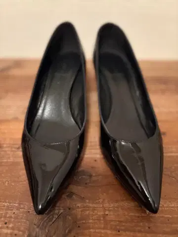 블랙 스틸레토 펌프스 낮은 힐