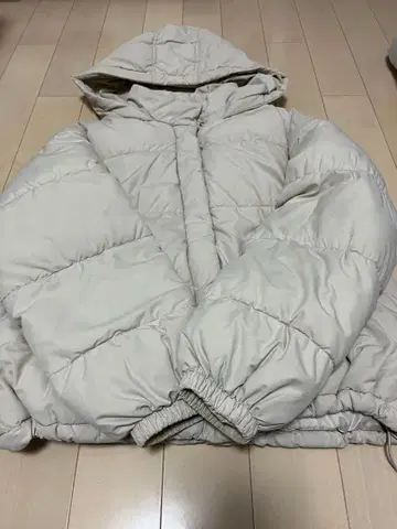 GRL 크림색 후드 부착 다운 자켓