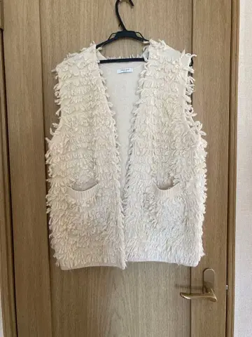 프릭스토어 아이보리 니트 프린지 베스트