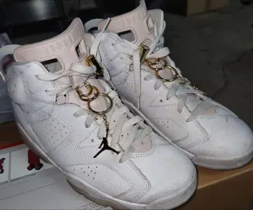 Jordan 6 화이트 US 10 골드 참 포함