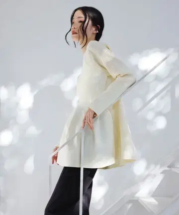 EMMEL REFINES EM 페플럼 니트 튜닉 블랙