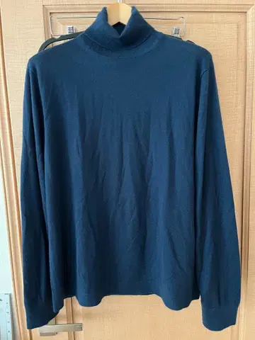 유니클로 J 네이비 터틀넥 니트 긴팔 XL 사이즈
