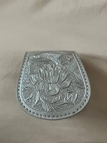 Carving Tribes 실버 코인 케이스