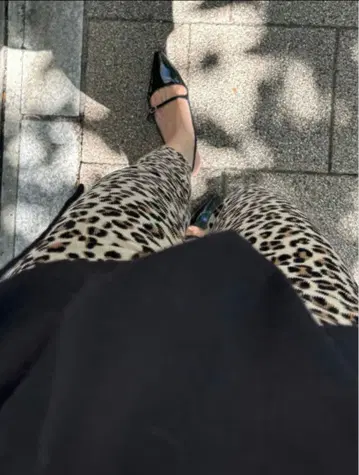 시오노 카렌 씨 개인물품 레오파드 코듀로이 스트레치 팬츠