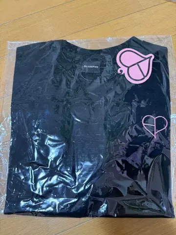 BLACKPINK 캐릭터 T셔츠 블랙 슬림 크롭 핏