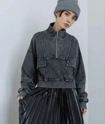 JEANASIS 다크 그레이 크롭 트레이닝복