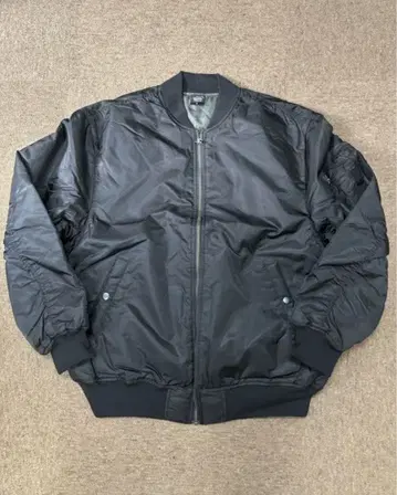 유나이티드 애슬레 새상품 MA-1 자켓 충전솜 L 사이즈 블랙