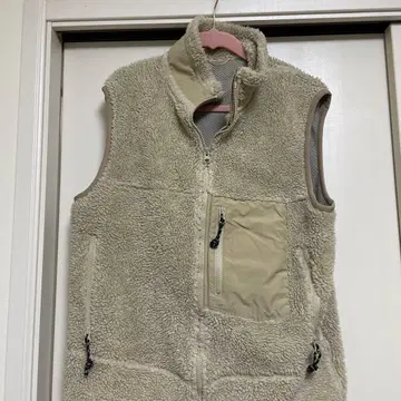 베이지 플리스 슬리브리스 베스트