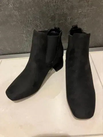 청키힐 숏부츠 23.5cm M 사이즈 새상품 블랙