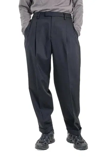 IRENISA TWO TUCKS TAPERED TROUSERS 2