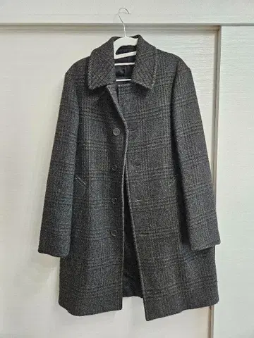 투모로우랜드 체스터 코트 다크 브라운 계열