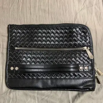 VANQUISH 블랙 클러치백