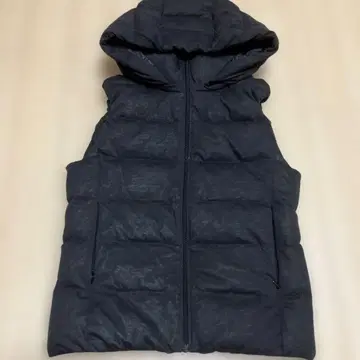 유니클로 후드 부착 다운 베스트 M 여성용 블랙 울트라 라이트 다운