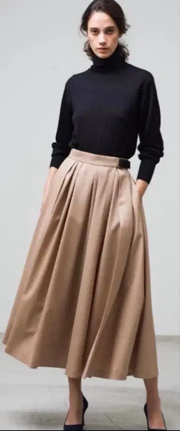 에부르 ebure 울 플레어 스커트 38 사이즈 론 헤르만