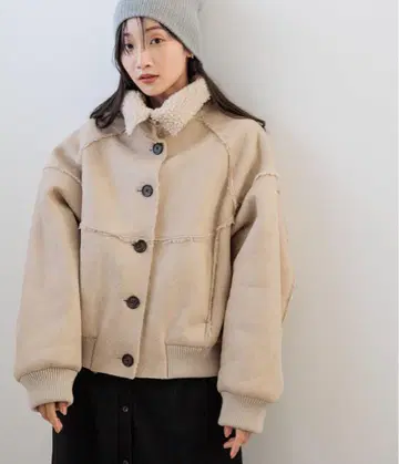 로리즈팜 무스탕 보아 블루종 베이지