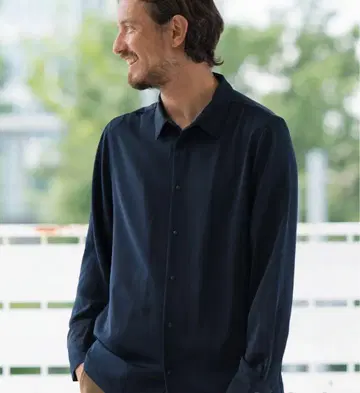 CALL&RESPONSE 네이비 새틴 긴팔 셔츠