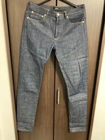 A.P.C. 스트레이트 리지드 데님 생 데님