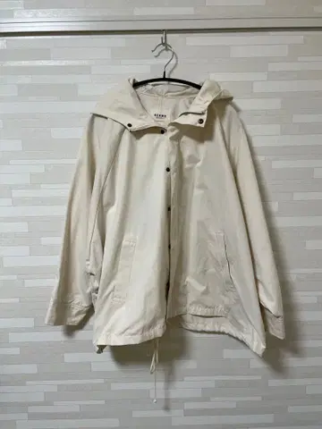 BEAMS HEART 아이보리 후드 부착 자켓