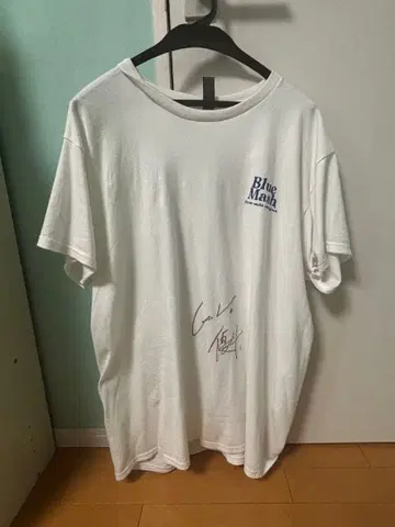 Blue Mash 사인 포함 T셔츠