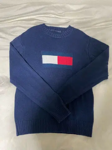 TOMMY HILFIGER 네이비 스웨터