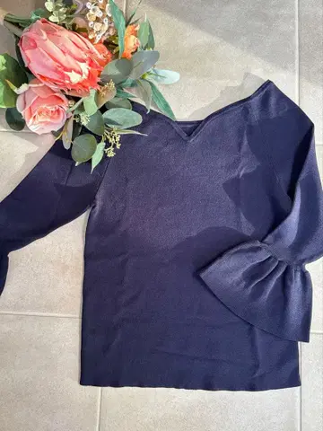 그레이스 콘티넨탈 네이비 컬러 니트