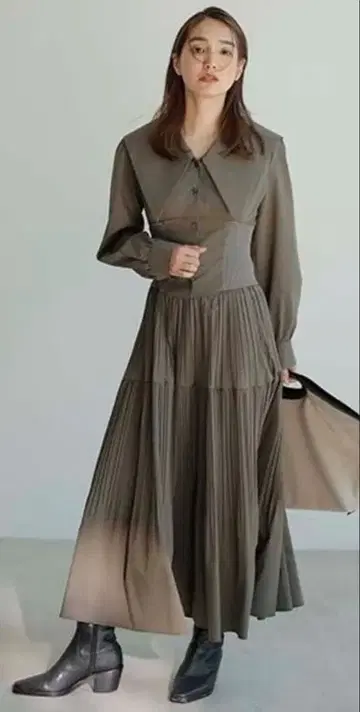 FRAY I.D 새상품급 빅 칼라 셔츠 플리츠 원피스 코르셋 카키