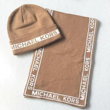 새상품 MICHAEL KORS 머플러 니트 모자 로고 베이지