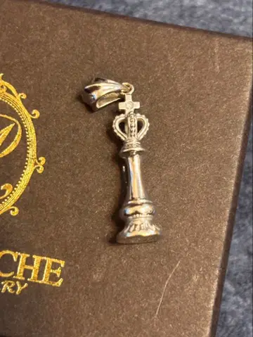 AVALANCHE 체스킹 펜던트