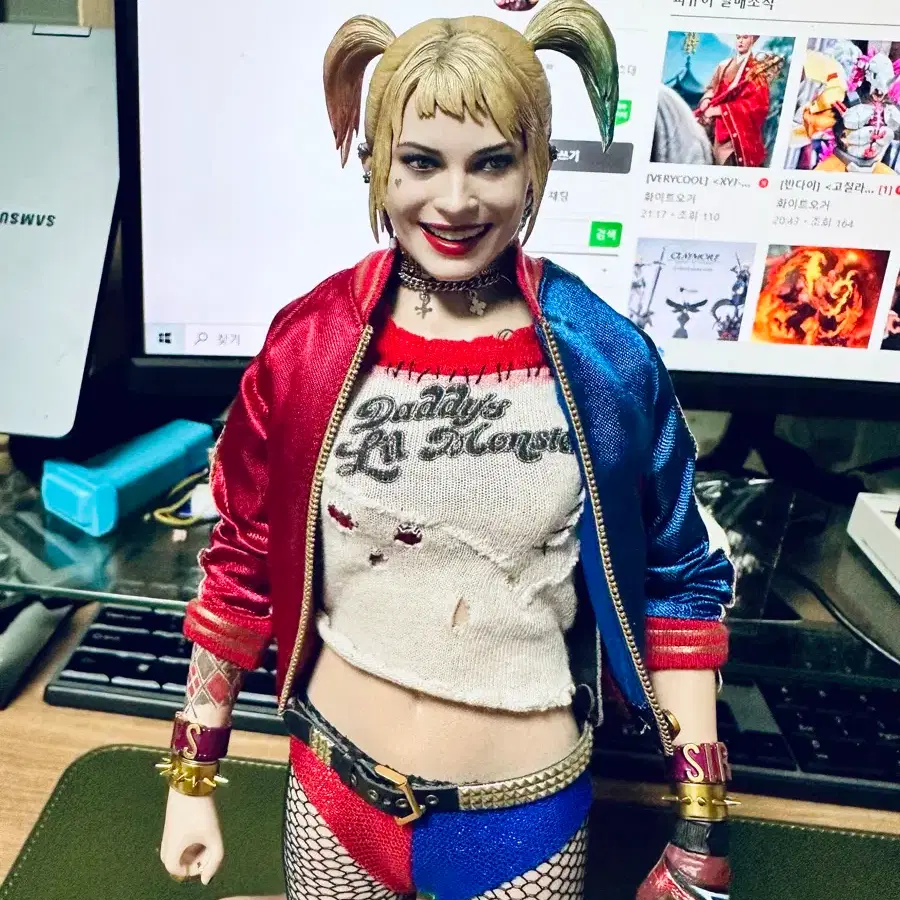Hot Toys Harley Quinn Custom